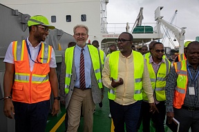 Russian Ambassador Dmitry Maksimychev participates in the ceremony of receipt of Russian fertilizers in the port of Mombasa